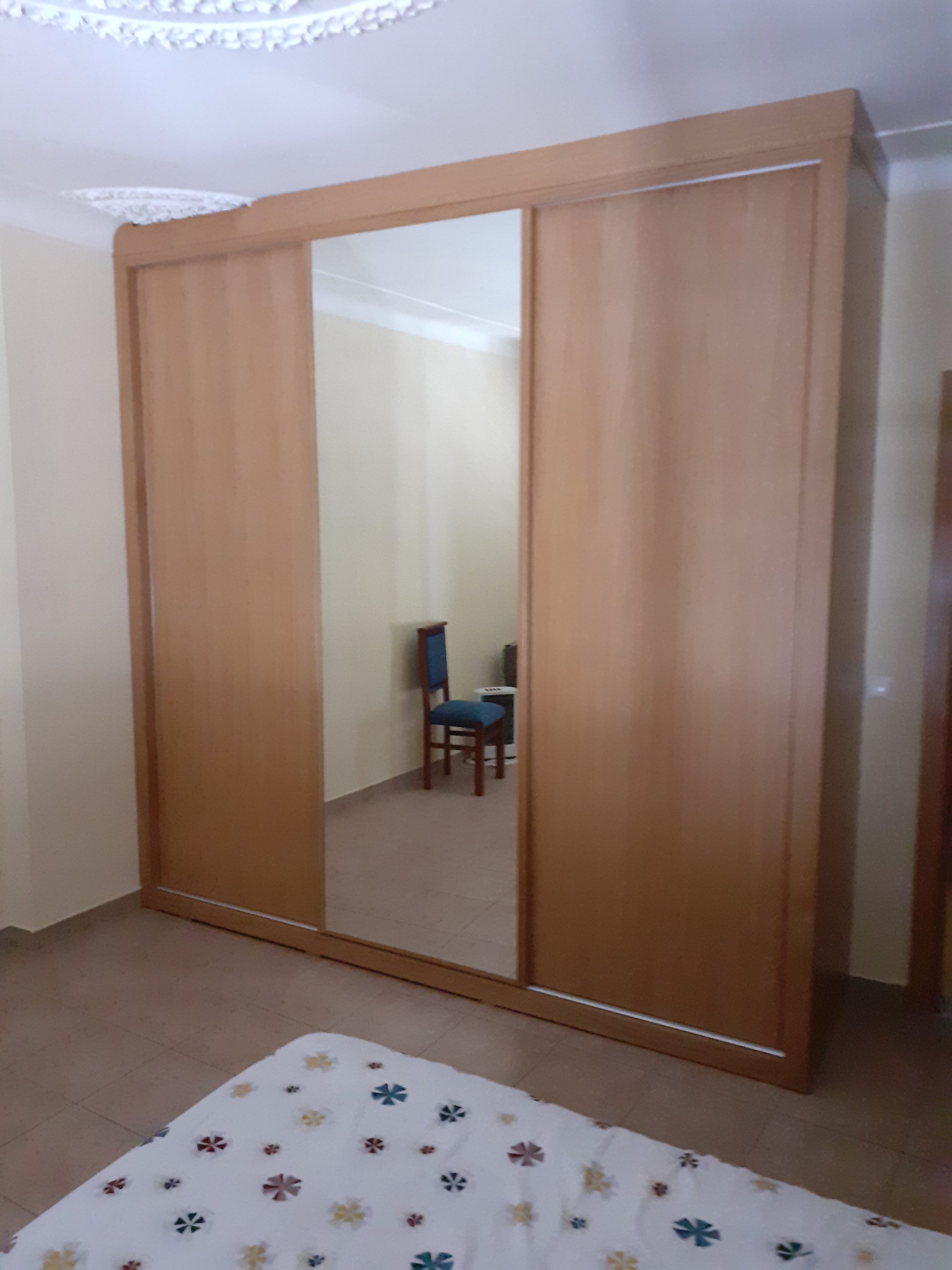 Roupeiros tons de madeira