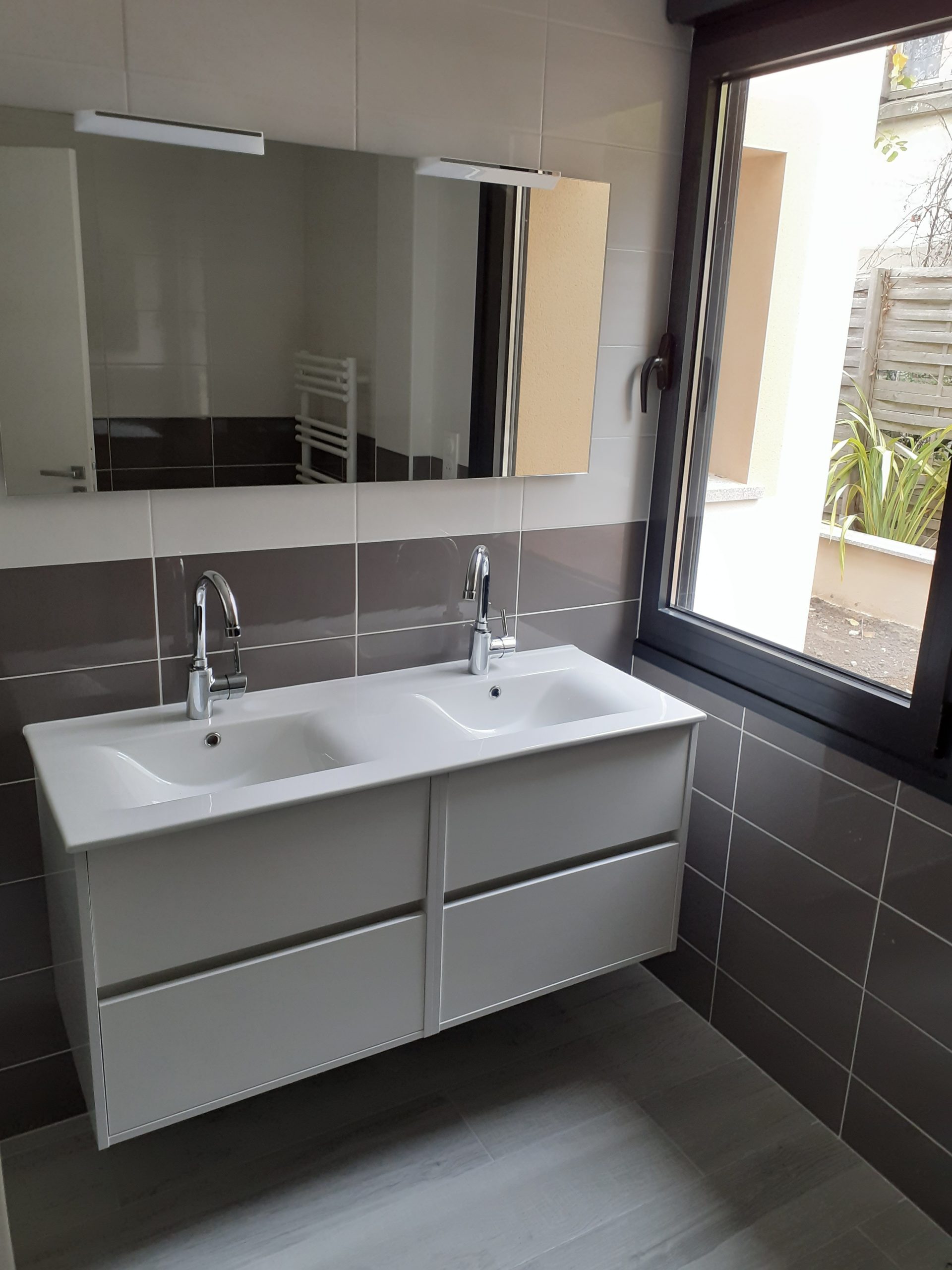 Móveis WC brancos / claros