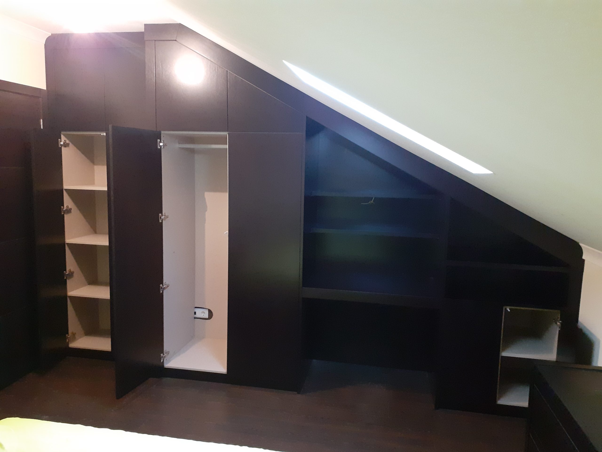 Roupeiros Inclinados