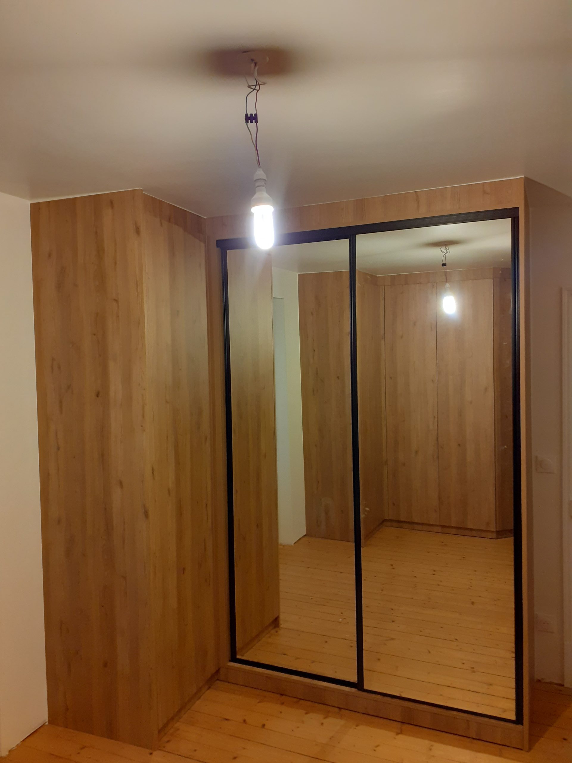 Roupeiros tons de madeira