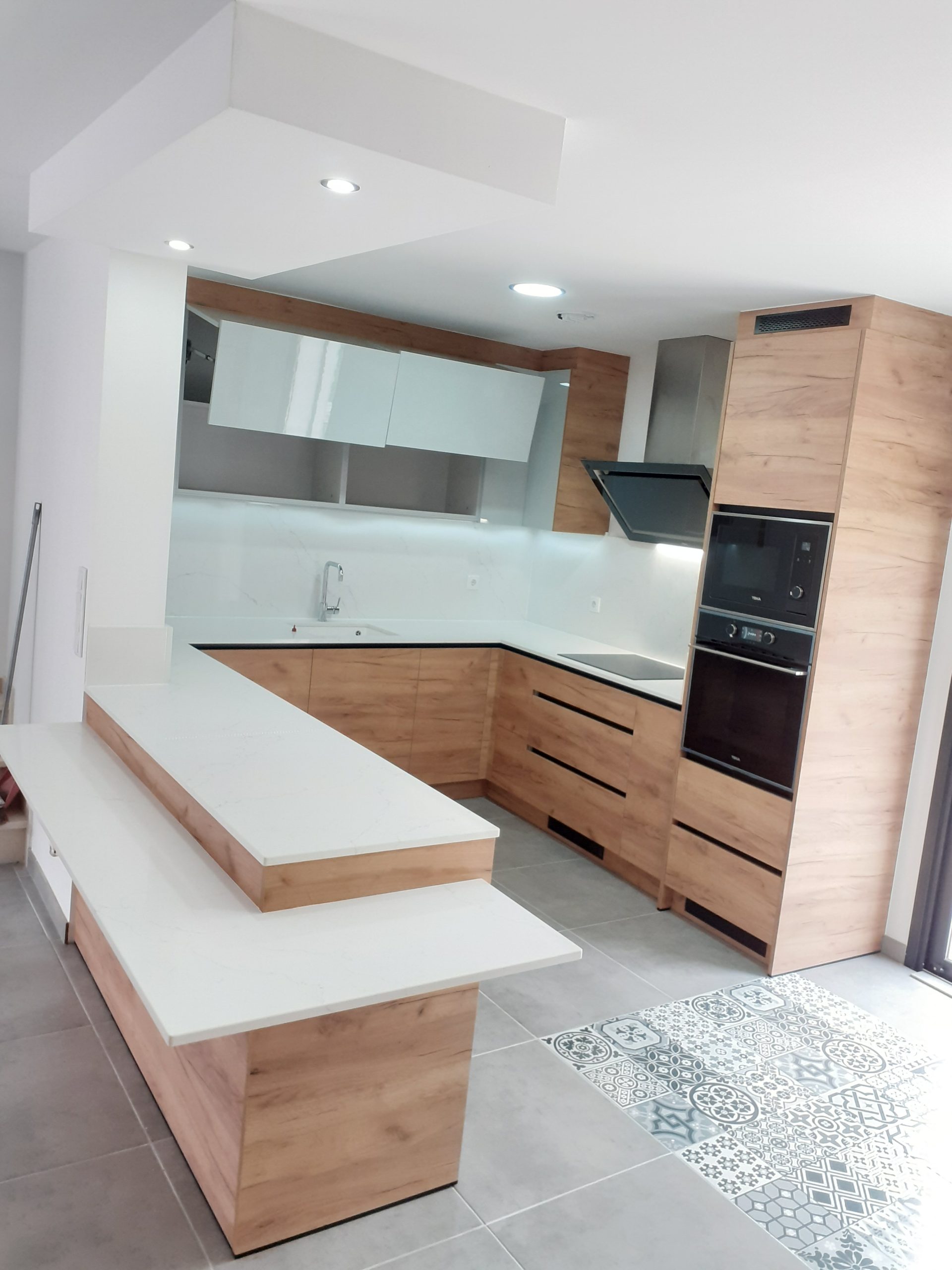 Cozinhas tons de madeira