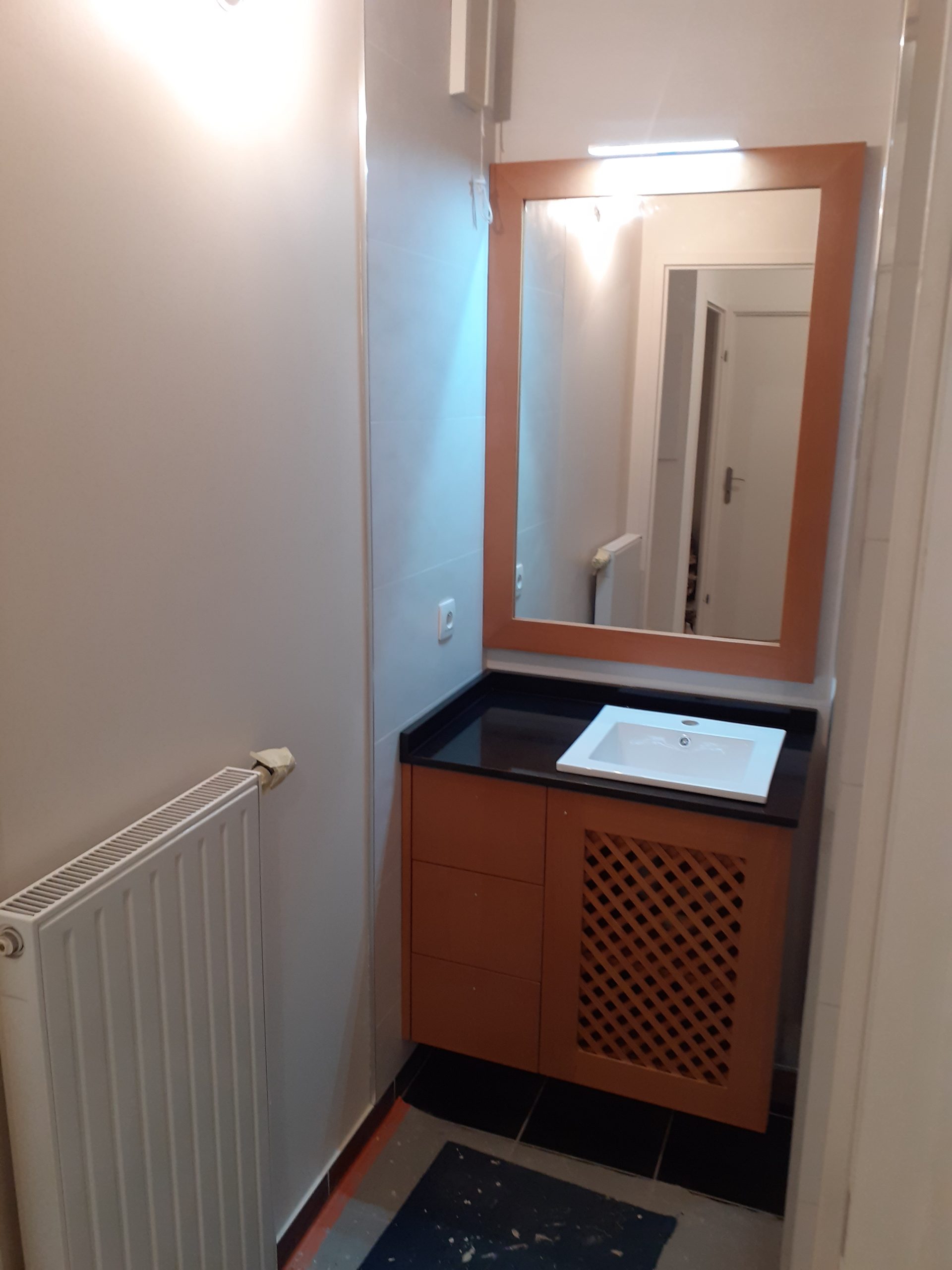 Móveis WC cinzento / escuro