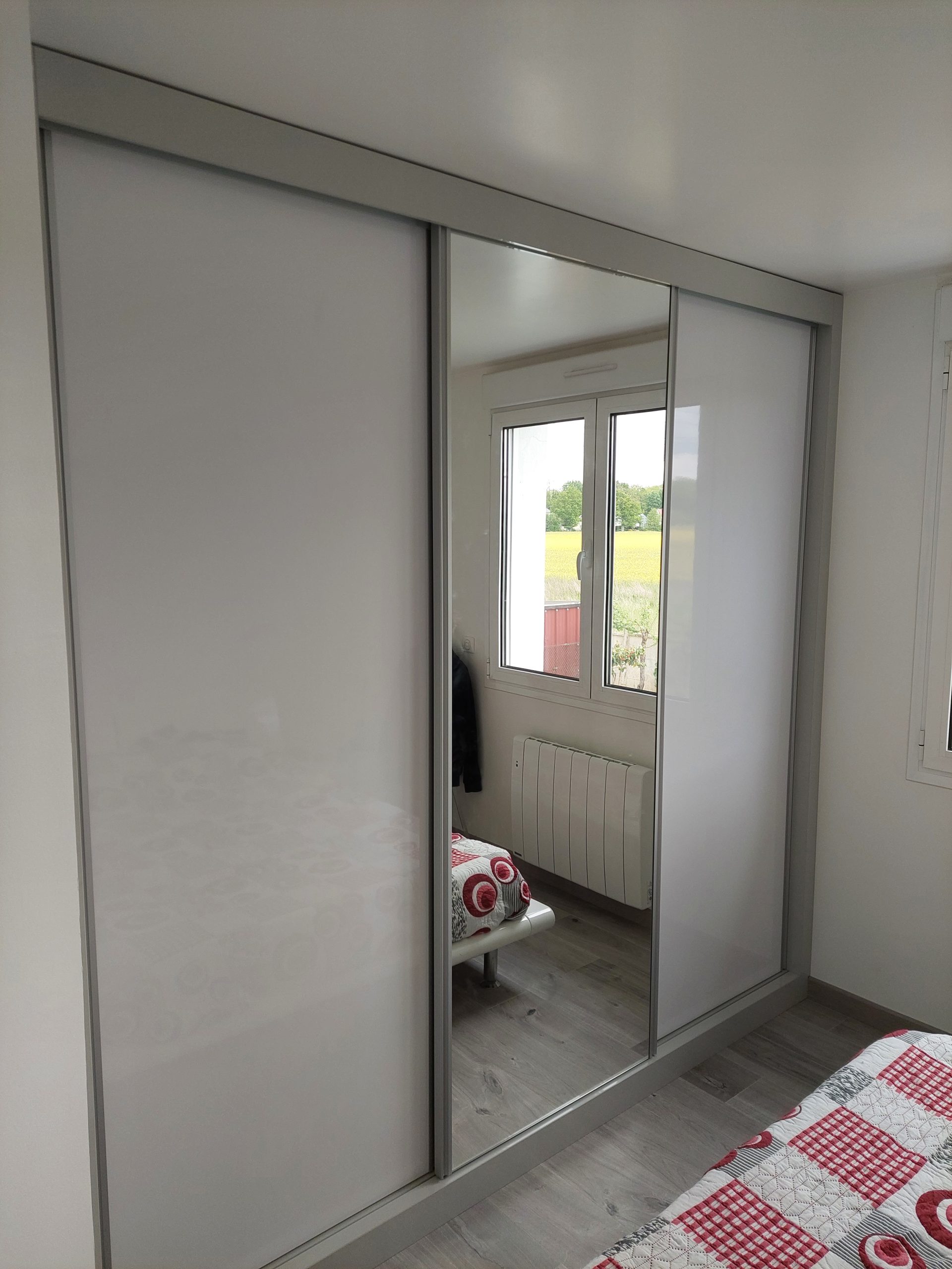 Roupeiros claros / brancos