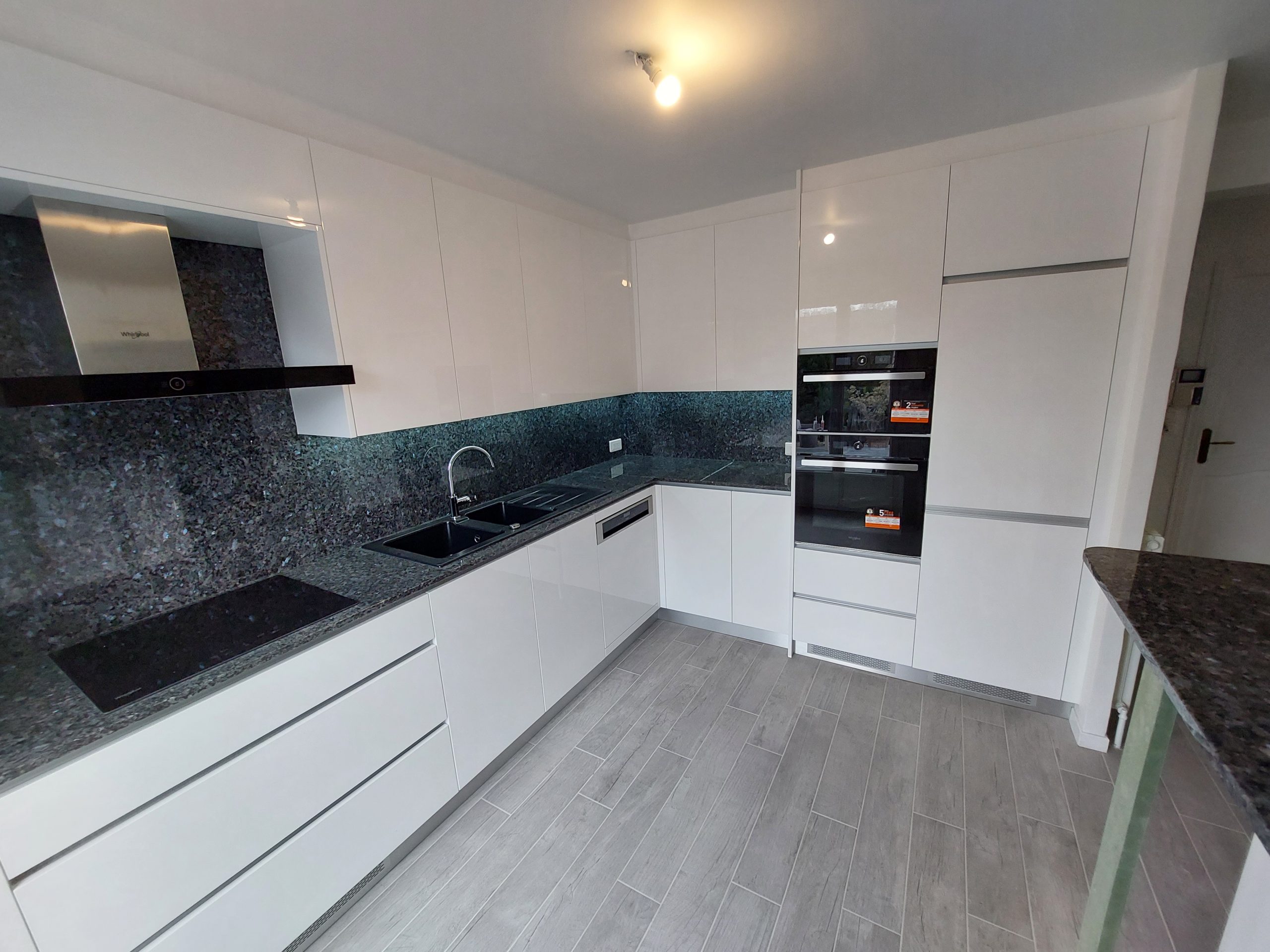 Cozinha branca / clara