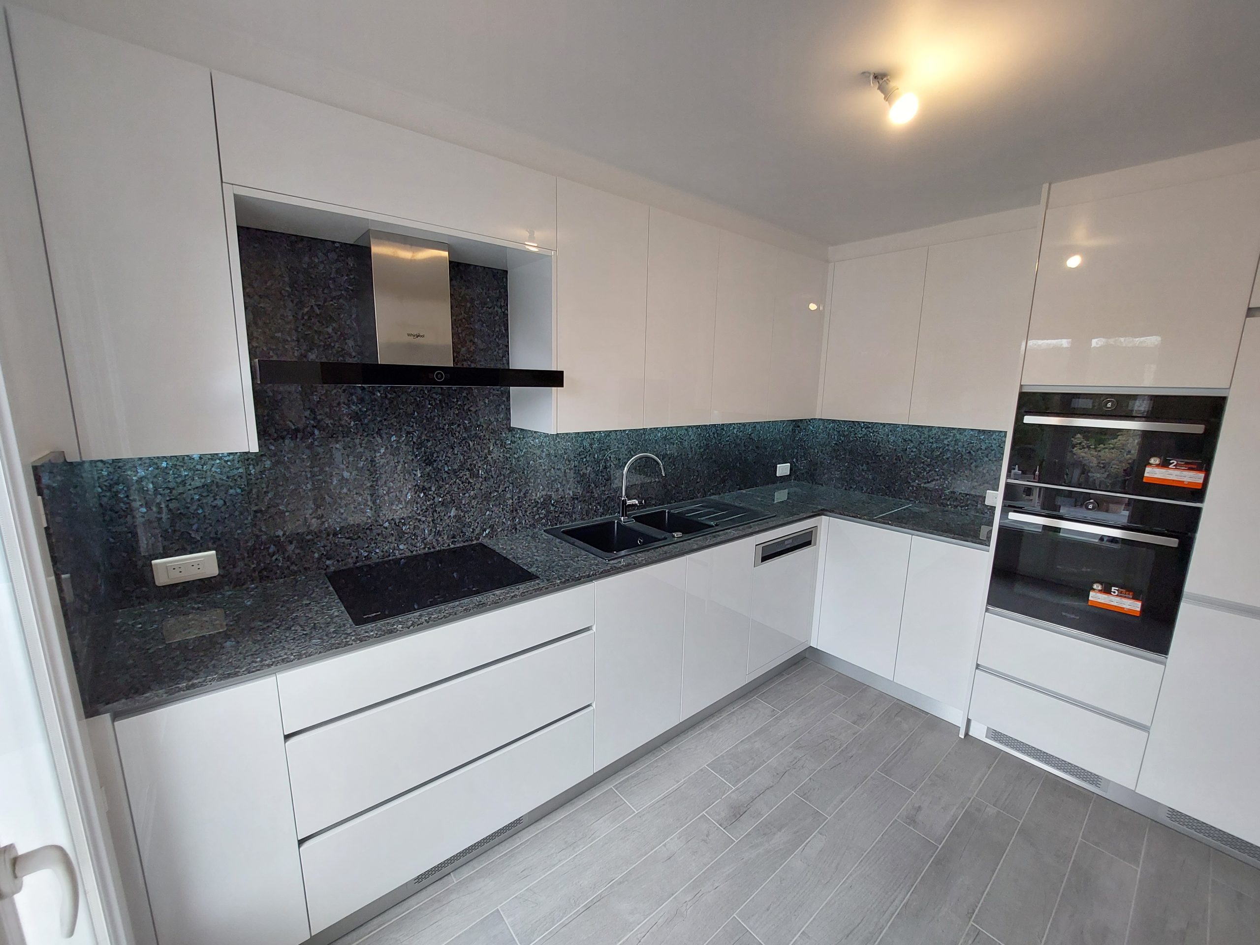 Cozinha branca / clara