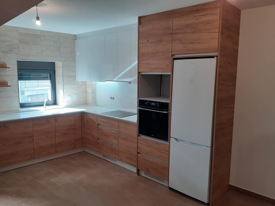 Cozinhas tons de madeira