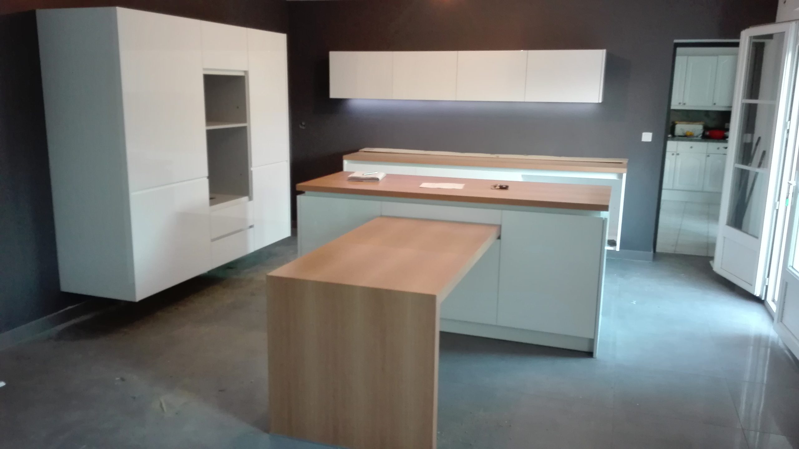 Cozinhas tons de madeira