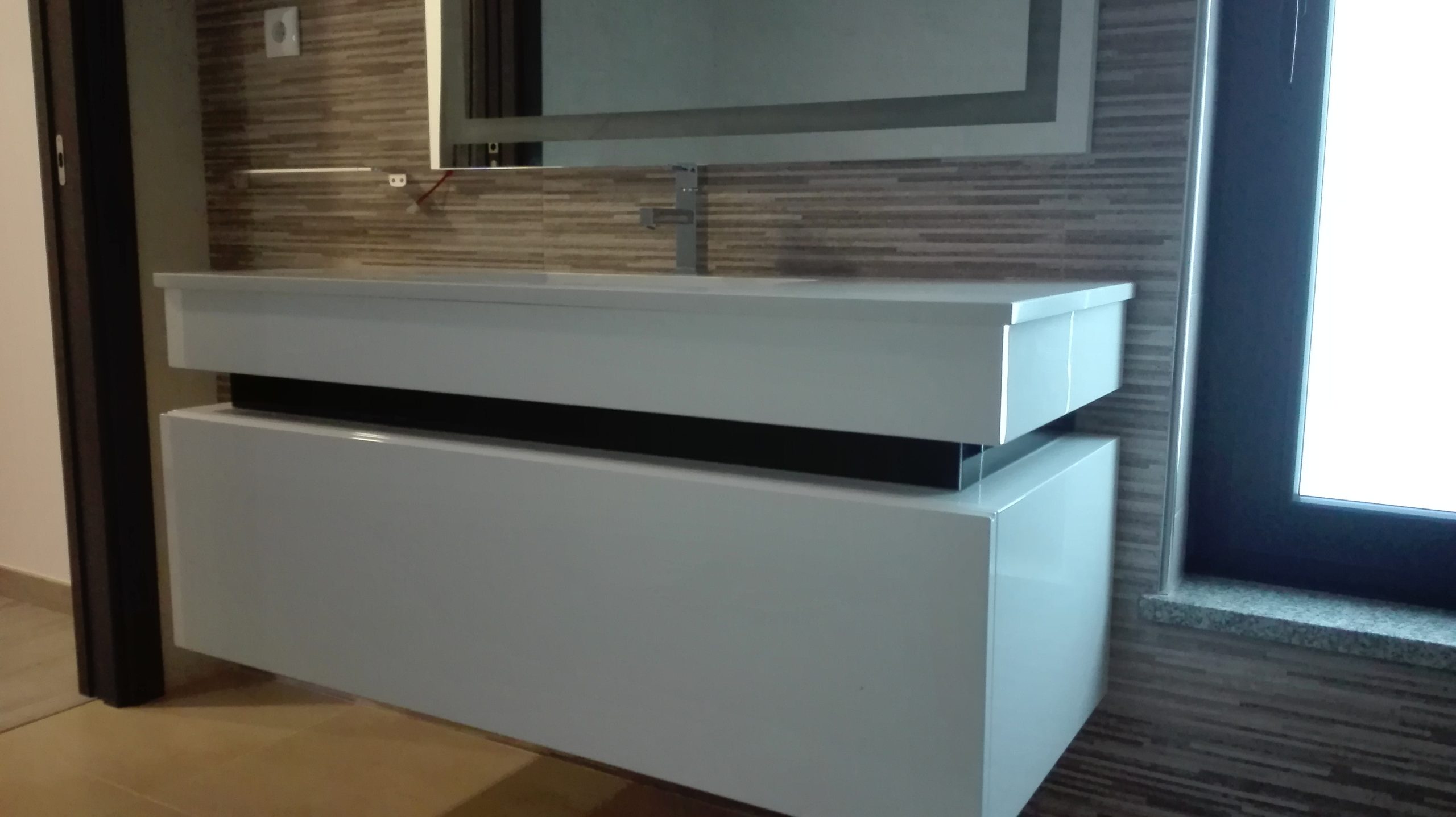 Móveis WC brancos / claros