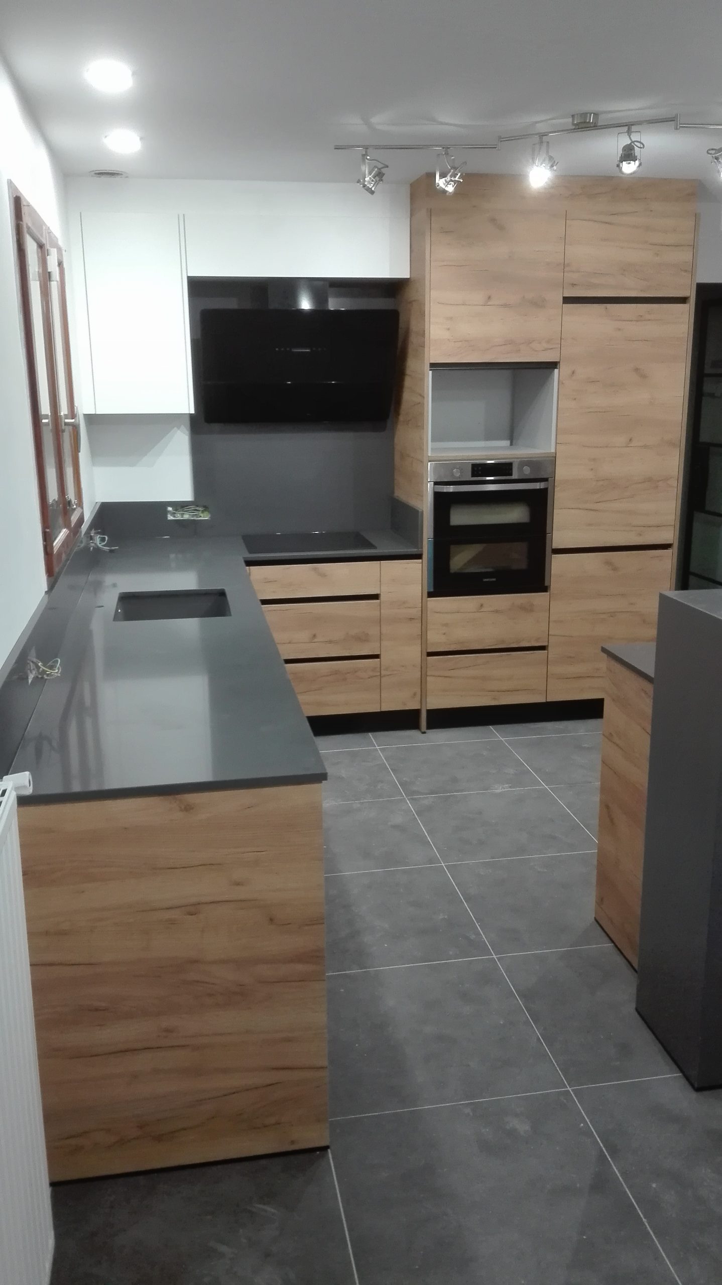 Cozinhas tons de madeira