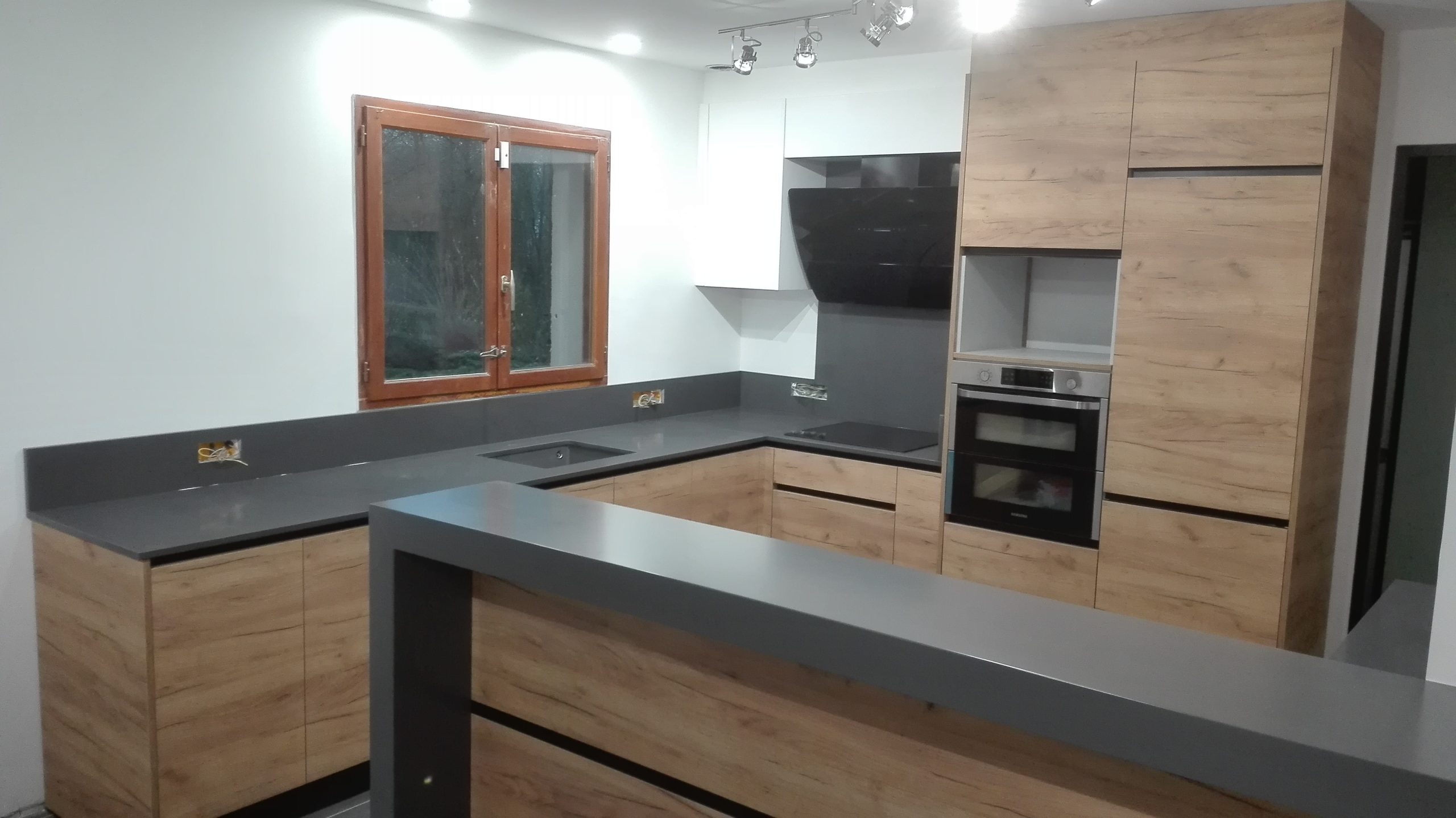 Cozinhas tons de madeira