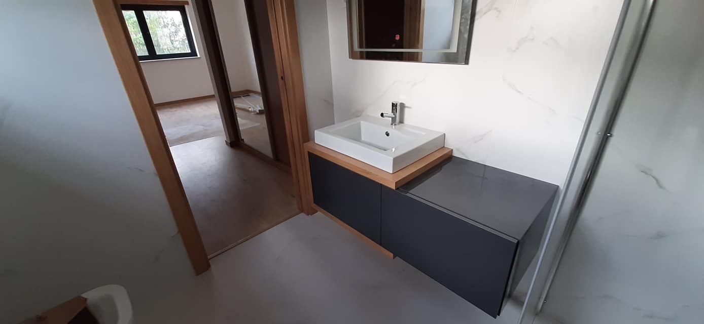 Móveis WC cinzento / escuro