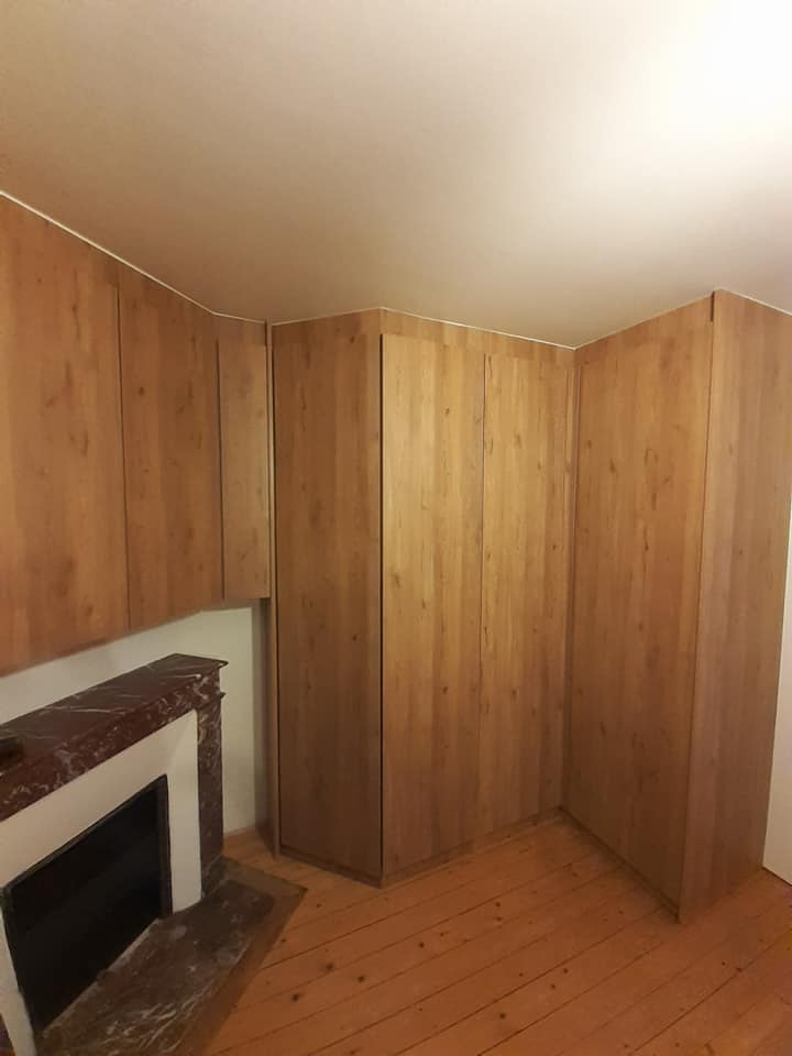 Roupeiros tons de madeira