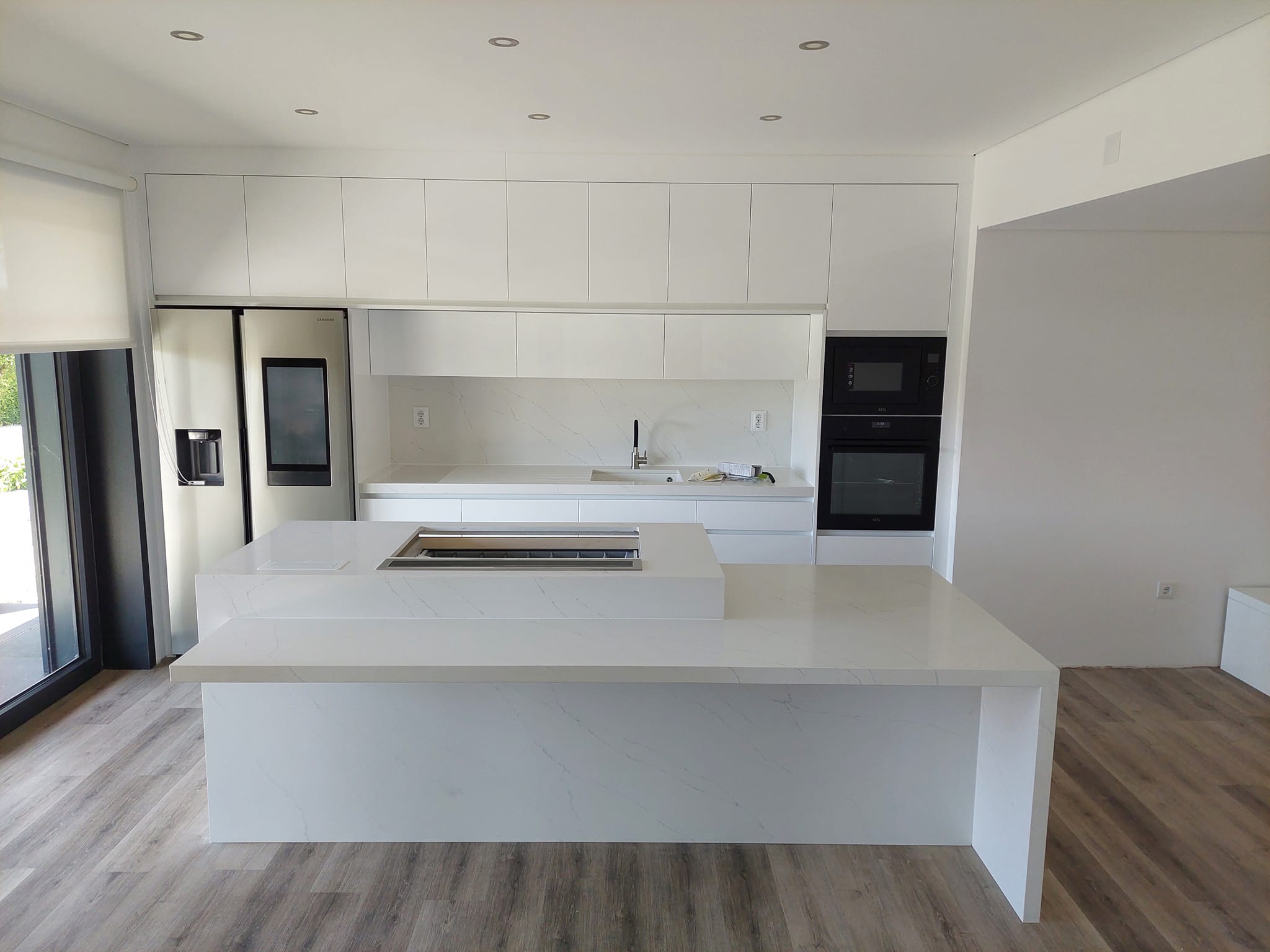 Projeto em Destaque: Cozinha por Medida – Funcionalidade, Elegância e Qualidade à sua Medida